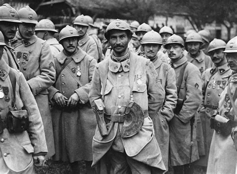 WW1 French soldiers adorned with medals, likely after the Battle of the Somme. [1500x1102] : r ...