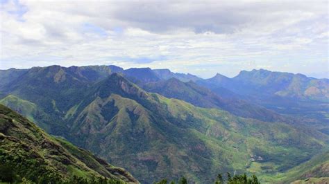 Munnar Trekking-Top 10 Experiences To Unleash Your Adventurous Spirit In Munnar – Iris Holidays