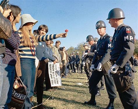 Die Geschichte der Hippies: Die Bewegung der 60er Jahre, die Amerika veränderte | Alai