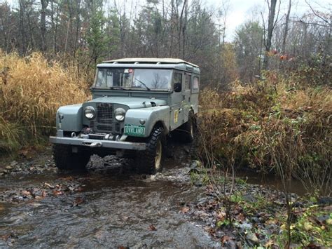 Awesome Land Rover series truck on the trails of NH. : r/overlanding