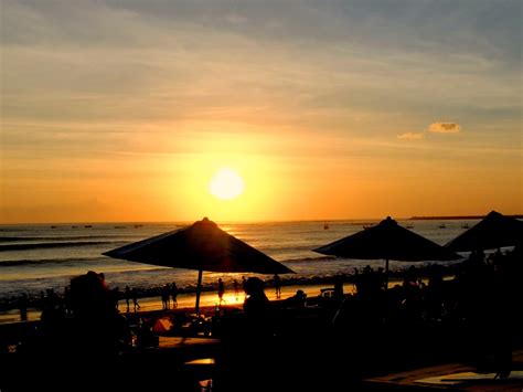 Pantai Jimbaran Bali, Menikmati Sunset dan Seafood | WisataChan