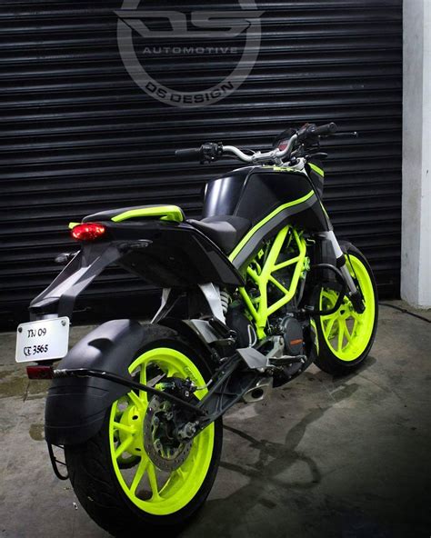 Modified Duke 200 Black Fluorescent Green – ModifiedX