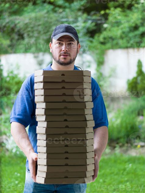 pizza delivery person 10828991 Stock Photo at Vecteezy