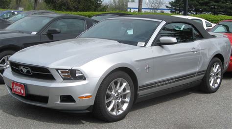 File:2010 Ford Mustang convertible 1.jpg - Wikipedia