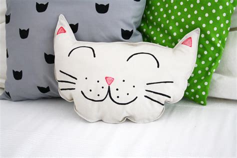 DIY: Kitty Cat Pillow Set (Sewing and Printing Project) - Luloveshandmade