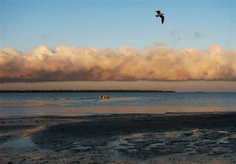 Mysterious Morning Glory Cloud Formation | Amusing Planet