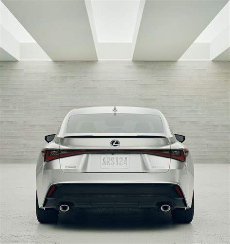 Lexus IS / Discover the Global World of Lexus