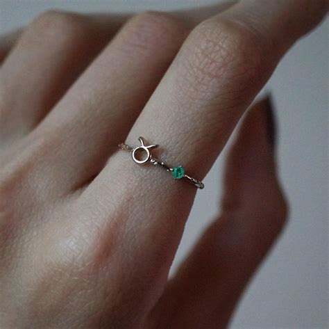 14K Taurus Horoscope Birthstone Ring (Emerald + Diamond)