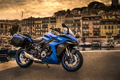 Suzuki GSX-S 1000 GT: prezzo e scheda tecnica | MotoriMagazine.it