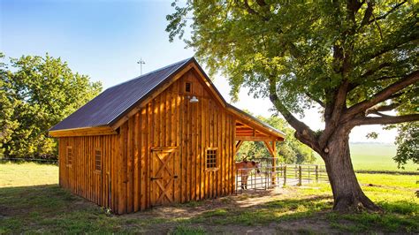 A Small Horse Barn: Keep Your Horses Without Breaking the Bank