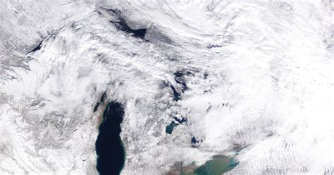 Great Lakes ice coverage increases slightly amid arctic temps