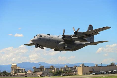 C-130s complete drop training | C 130 hercules, C-130, Military aircraft