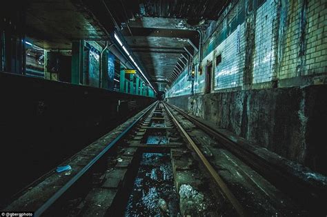 NYC photographer captures beautiful images of abandoned subway stops | Subway, Cool photos ...