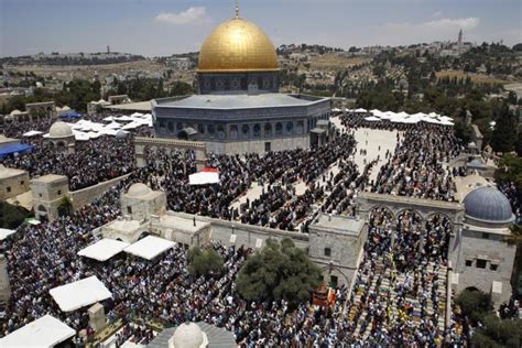 Tens of Thousands Perform Friday Prayers at Al-Aqsa Mosque - MINA News Agency