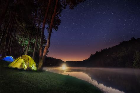 Starry Lake Camping: A 4K Ultra HD Adventure