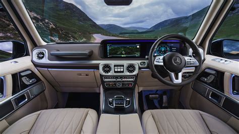 Mercedes-Benz G-Class Interior Layout & Technology | Top Gear