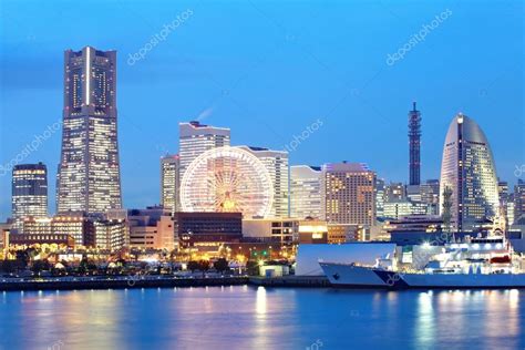 Yokohama skyline at minato mirai area at night view — Stock Photo © Torsakarin #40511571