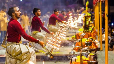 West Bengal: Mamata Banerjee wants Varanasi-style Ganga Aarti in Kolkata | Kolkata - Hindustan Times