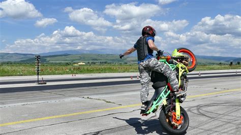 Bike stunt show on Kondofrey Drag Challenge - YouTube