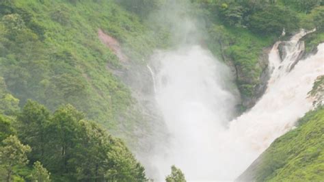 7 Splendid Waterfalls near Munnar | Trawell.in Blog