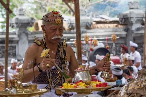 Mask Dance - Bali - Duniart - Photography and Blog by Toine IJsseldijk