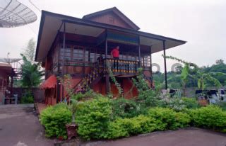 rumah adat minahasa - DATATEMPO