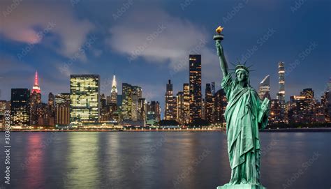 statue of liberty in front of Manhattan skyline at night Stock ...