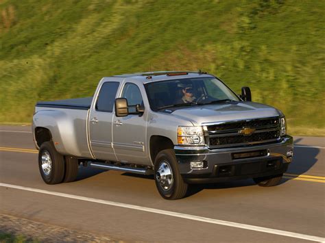 CHEVROLET Silverado 3500HD Crew Cab specs & photos - 2008, 2009, 2010 ...