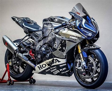 Honda CBR Motorcycle🏁🏁🏁 | Racing bikes, Honda cbr, Cycling art