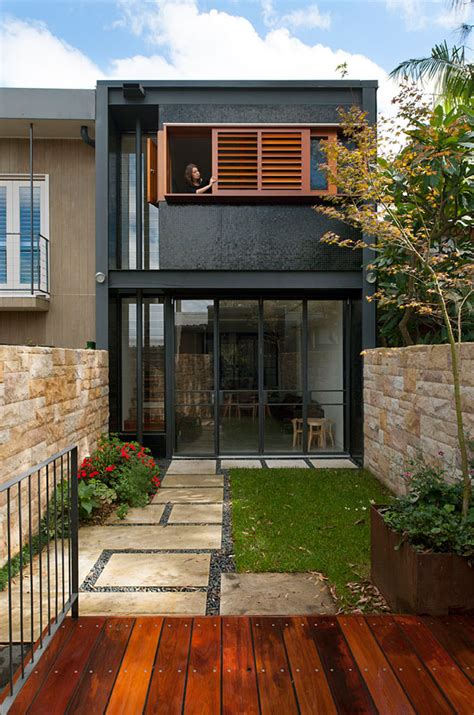 Beautiful Terrace House in Australia With Black and Wood Exterior ...