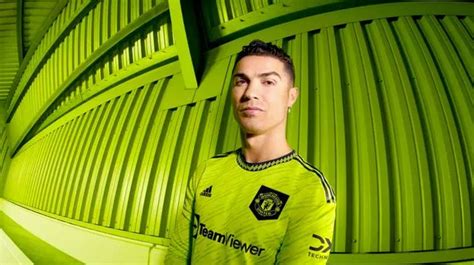 Man Utd fans split on striking new kit to be worn in Erik ten Hag's ...