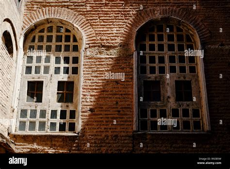 Arch Window Frame With Brick Stock Photos & Arch Window Frame With ...