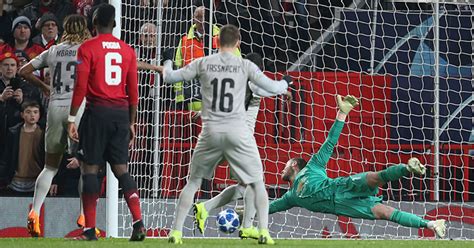 Watch: David de Gea makes incredible save to help send Man Utd through - Planet Football