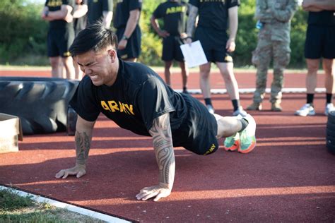 DVIDS - Images - U.S. Army Soldier performs Hand Release Push-ups for ACFT [Image 10 of 12]