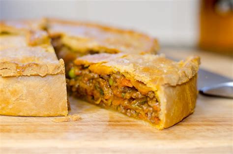 Minced Beef and Vegetable Pie - Looks Good Lets Eat