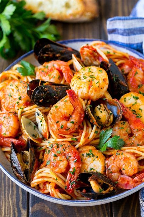 Seafood Pasta With Shrimp And Scallops (And Garlic!)