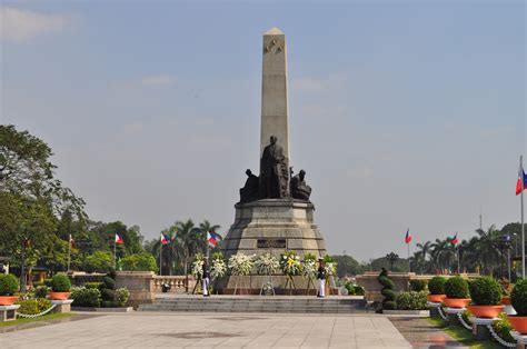 File:Rizal Monument on Rizal Day.jpg - Wikipedia