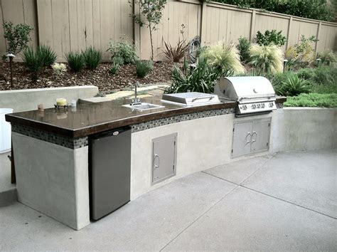 Outdoor Kitchen Island with Sink - EasyHomeTips.org