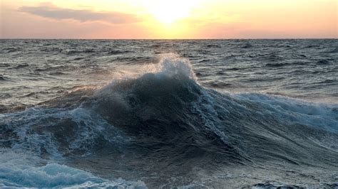 What causes ocean waves? - Woods Hole Oceanographic Institution