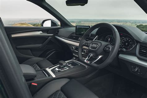 Audi Q5 hybrid interior & comfort | DrivingElectric