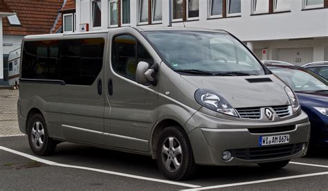 File:Renault Trafic Grand Passenger Black Edition dCi 115 (II, Facelift ...