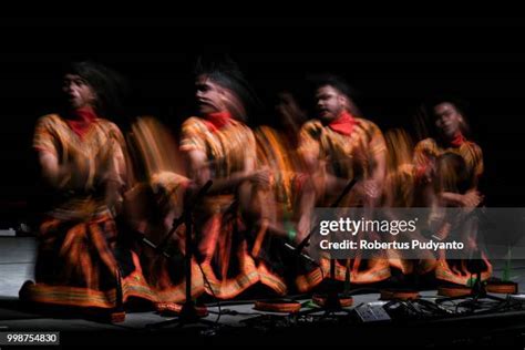 Gayo Photos and Premium High Res Pictures - Getty Images