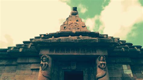 Exploring The Incredible: Rajarani Temple - a hidden beauty.