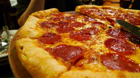 Download Food Pizza 4k Ultra HD Wallpaper