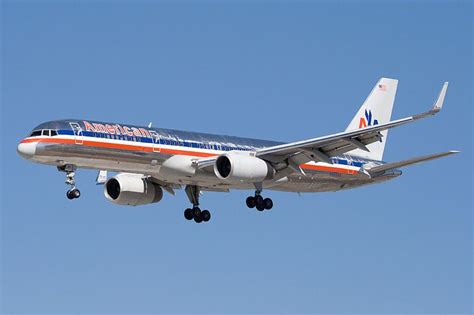 American Boeing 757 on final approach | American airlines, Airline flights, Airlines