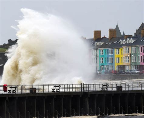 UK weather: Storm Caroline to bring heavy rain and gale force winds | Daily Star