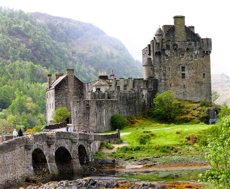 Eilean Donan Castle, Scotland - Top best holiday places in the world | Kavita Thakur