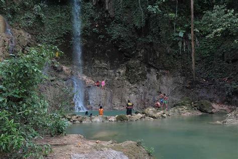 A visit to Kawasan Falls • FlipFlopGlobetrotters.com