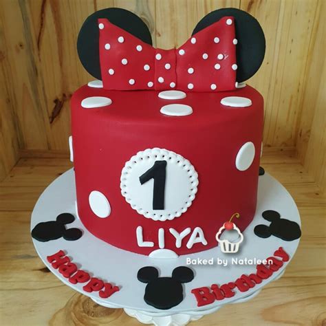 Minnie Mouse Bow First Birthday Cake | Baked by Nataleen