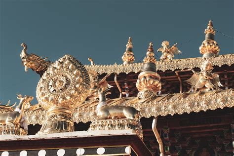 Gold and gold dragon statue under blue sky during daytime photo – Free China Image on Unsplash